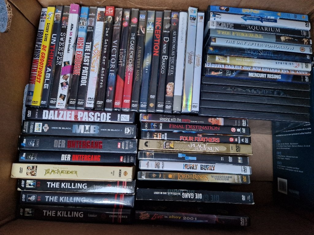 2 grote dozen met DVD's, Alle leeftijden, Ophalen, Zo goed als nieuw