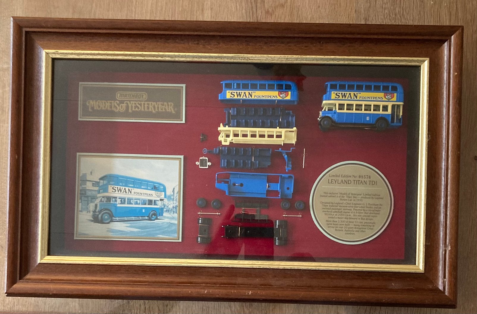 Matchbox Models of displaybox  Titan TD1 bus., Ophalen, Zo goed als nieuw, Bus of Vrachtwagen, Matchbox