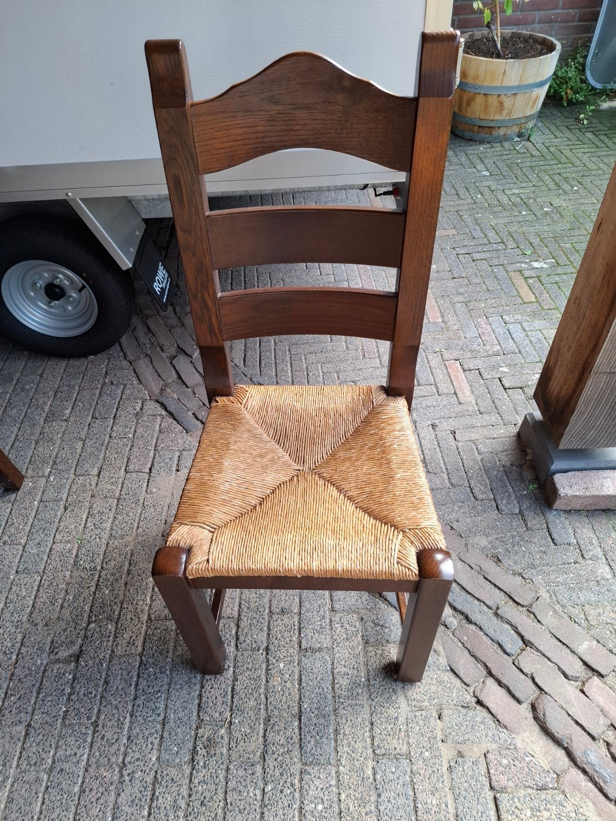 Te koop 4 degelijke gebruikte stoelen., Ophalen