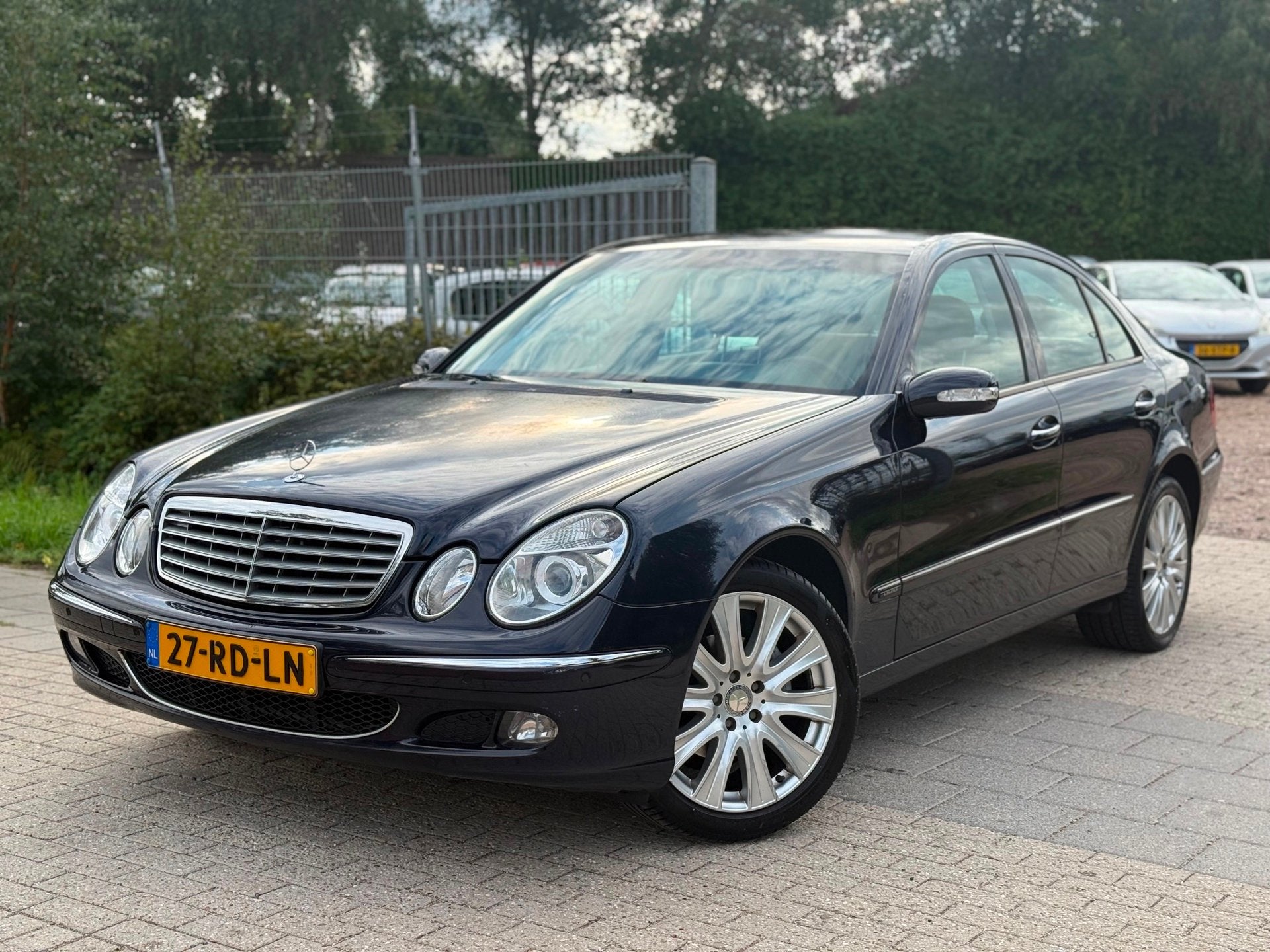 Mercedes-Benz E-klasse 240 Elegance AIRCO CRUISE LEDER PDC, Auto's, Automaat, Gebruikt, 2597 cc, Bedrijf