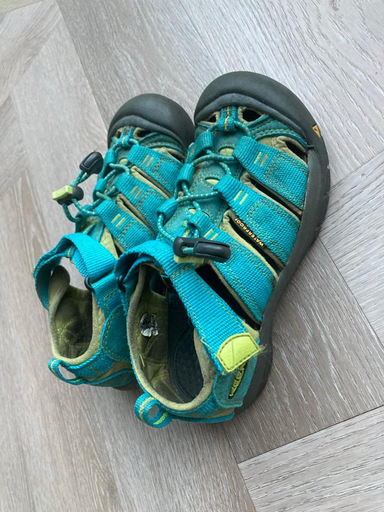 Keen sandalen maat 32/33 - Turquoise/Geel - Waterproof, Ophalen of Verzenden, Gebruikt, Jongen of Meisje, Schoenen