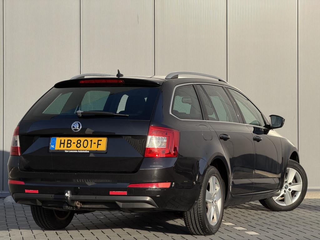 Skoda Octavia Combi 1.6 TDI Ambition | Automaat | Trekhaak, Auto's, Skoda, Euro 5, Stof, Gebruikt, Zwart