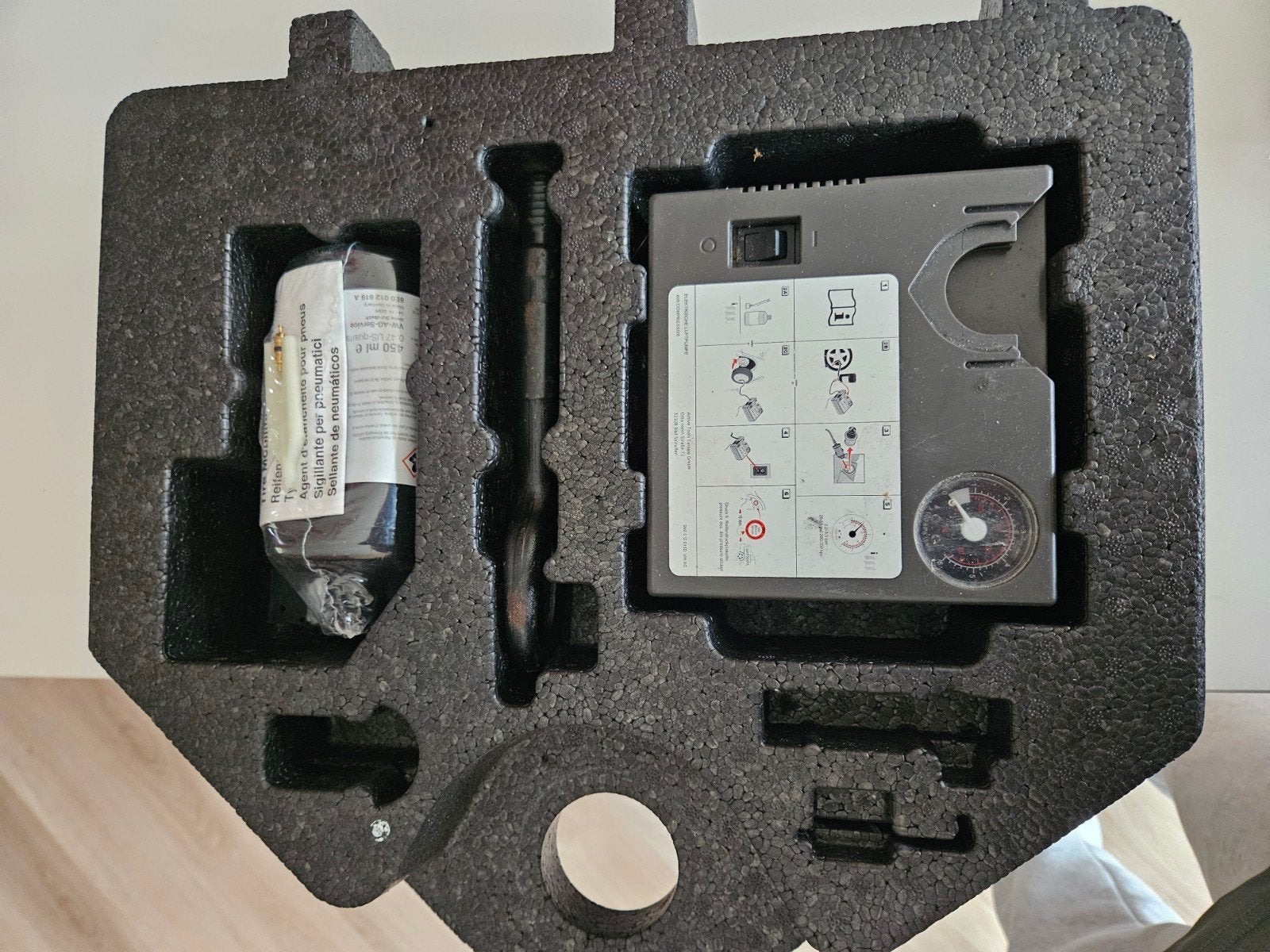 Originele VAG Bandencompressor + Sleepoog (Volkswagen, Seat,, Ophalen of Verzenden, Zo goed als nieuw