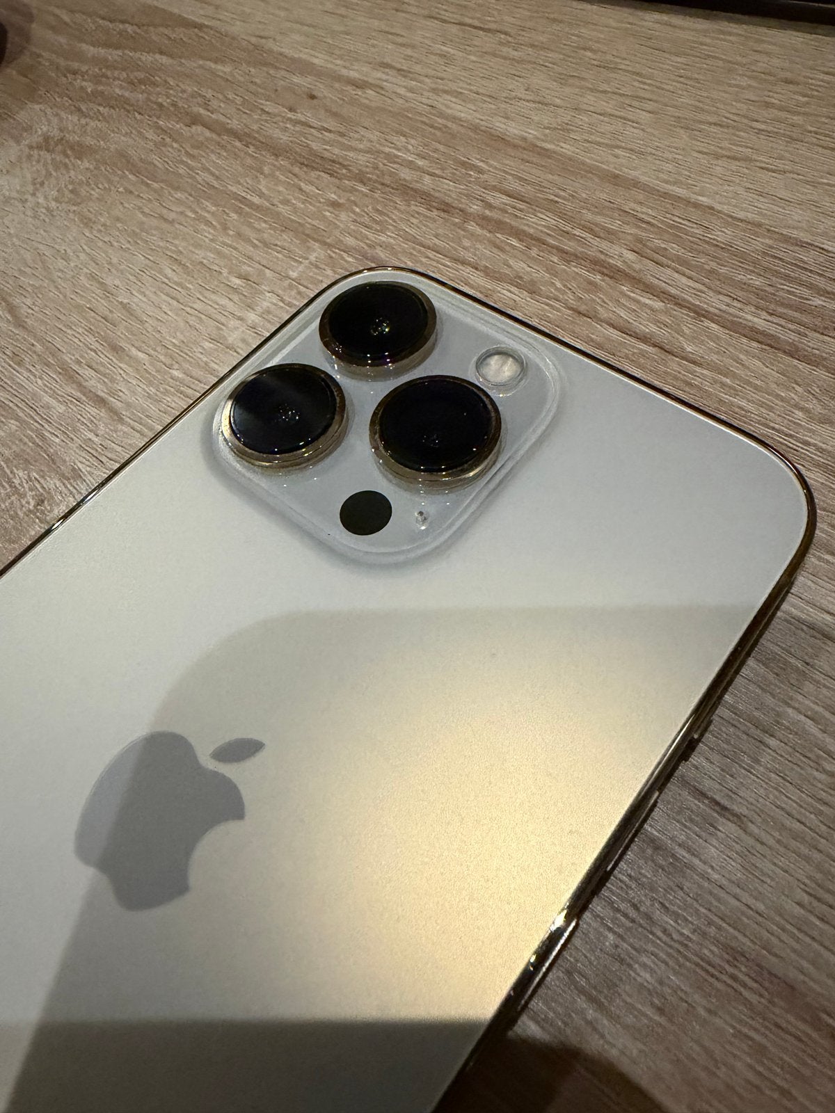 Foto 3 van iPhone 13 Pro Goud 128GB