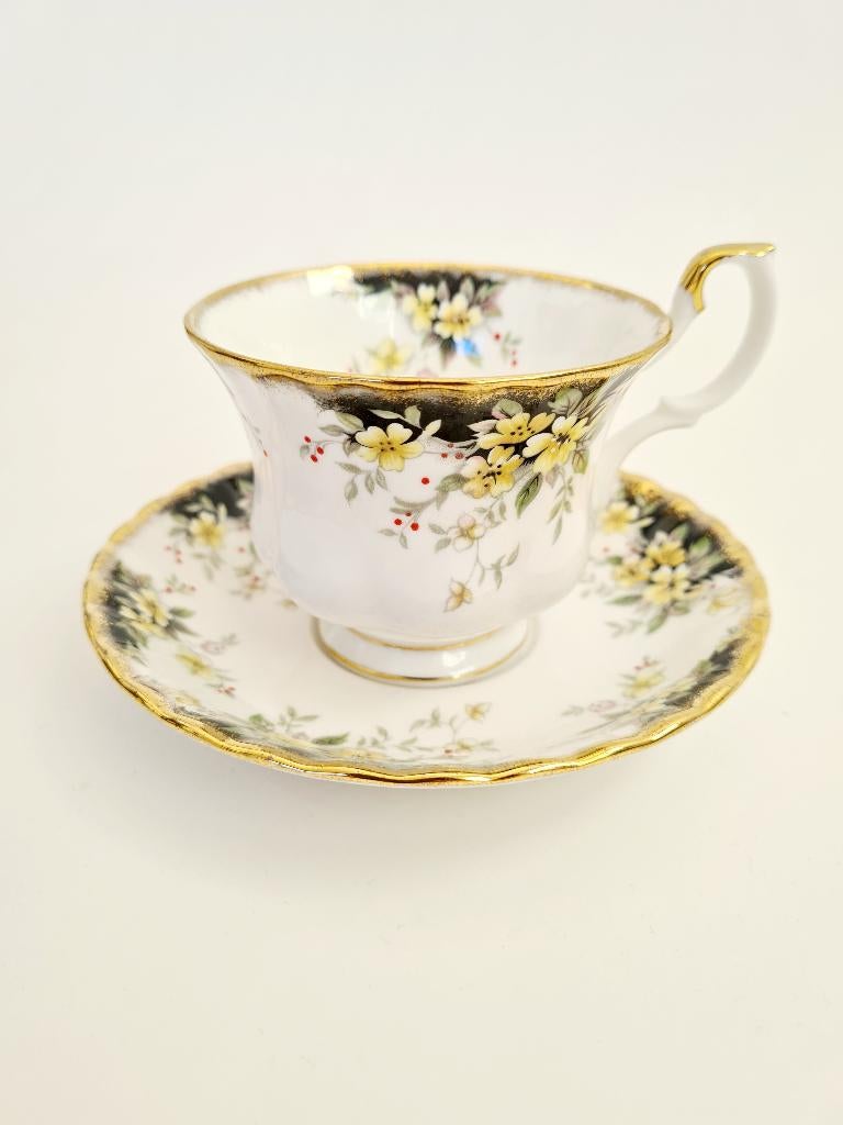 Royal Albert ‘Royal Ascot’ kop en schotel, Ophalen of Verzenden, Zo goed als nieuw, Porselein, Kop en/of schotel