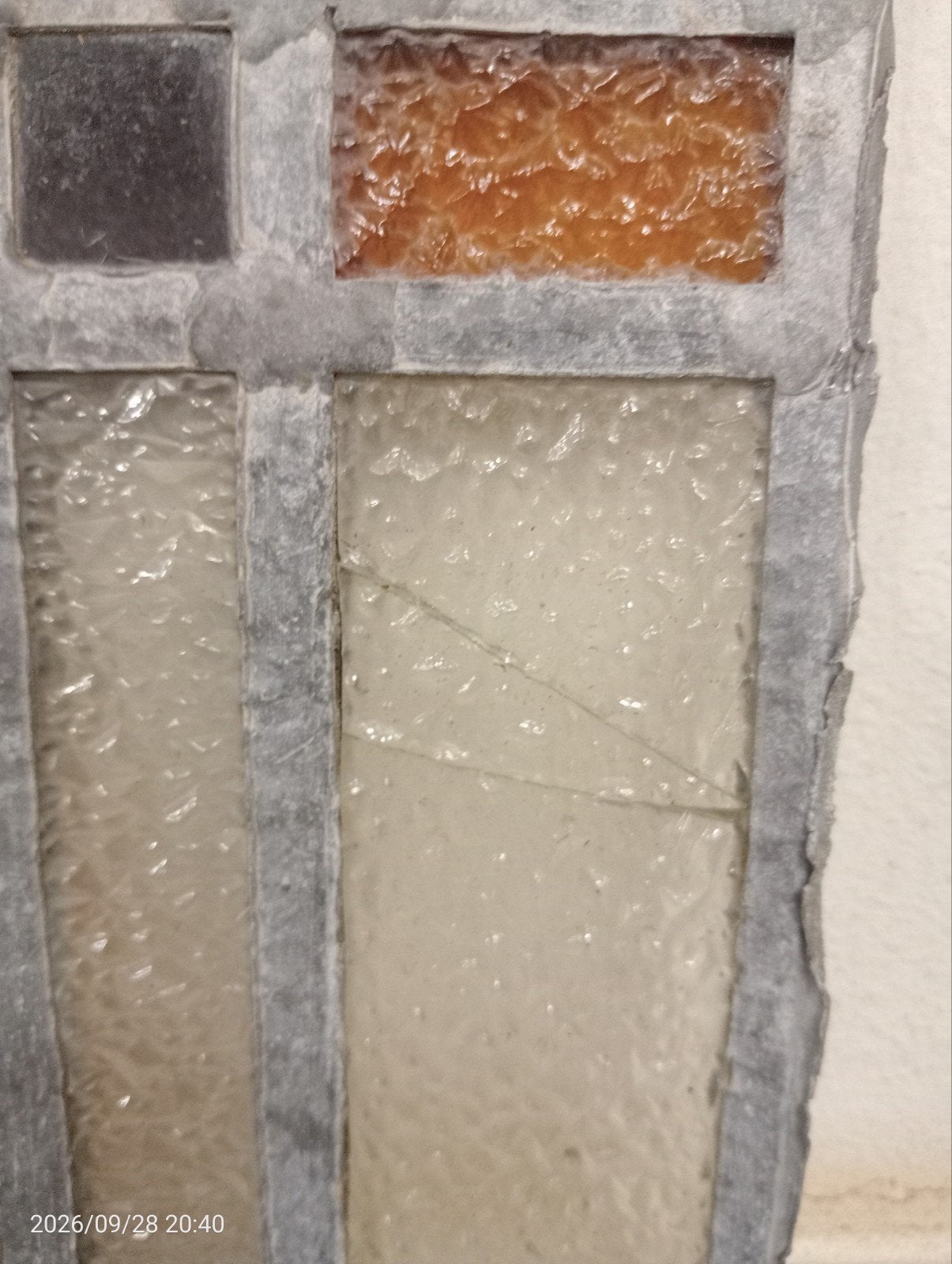 Glas-in-lood raam met lichte beschadigingen, Ophalen of Verzenden