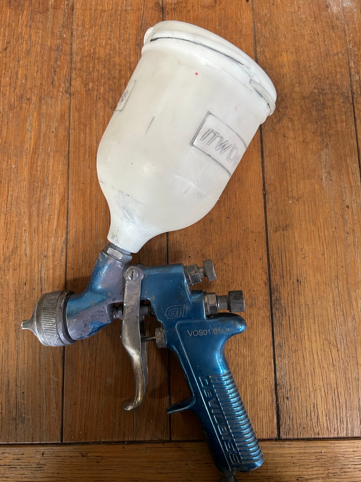 Devilbiss GTI spuitpistool (zonder deksel), Doe-het-zelf en Verbouw, Schildersmaterialen, Ophalen of Verzenden, Gebruikt, Verfspuit of Verfpomp