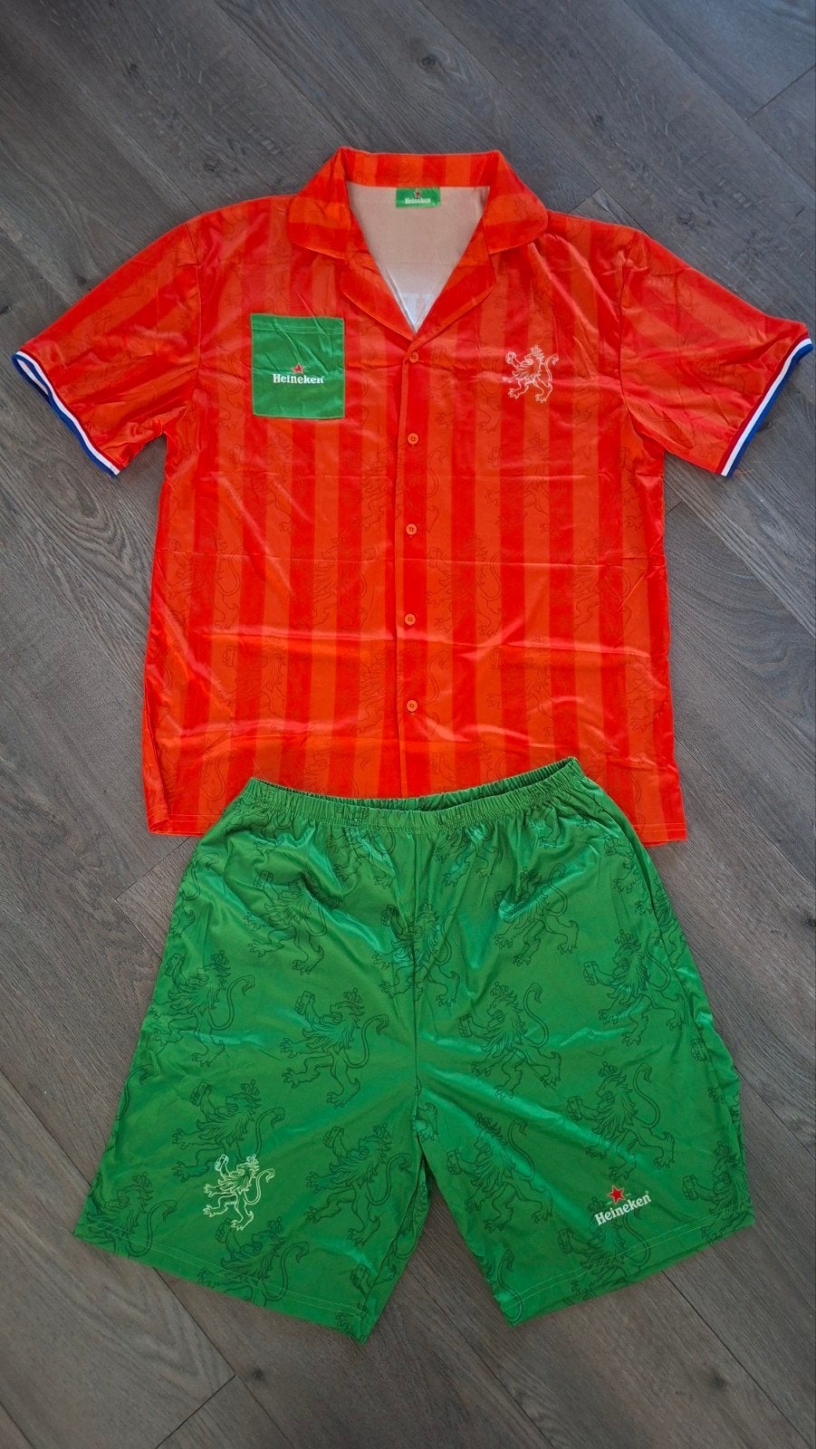 Te koop nieuw Heineken Oranje Leeuw Zomer Set - Shirt, Broek, Meerkleurig, Nieuw, Ophalen of Verzenden, Voetbal