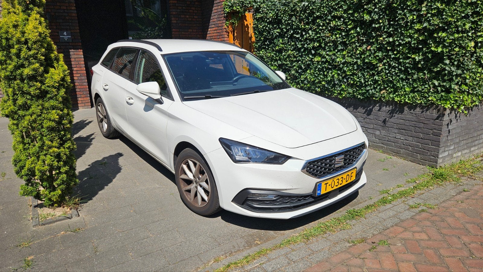 Seat Leon 1.0 TSI 90pk 2023 Wit, Auto's, Voorwielaandrijving, Leon, Wit, Origineel Nederlands