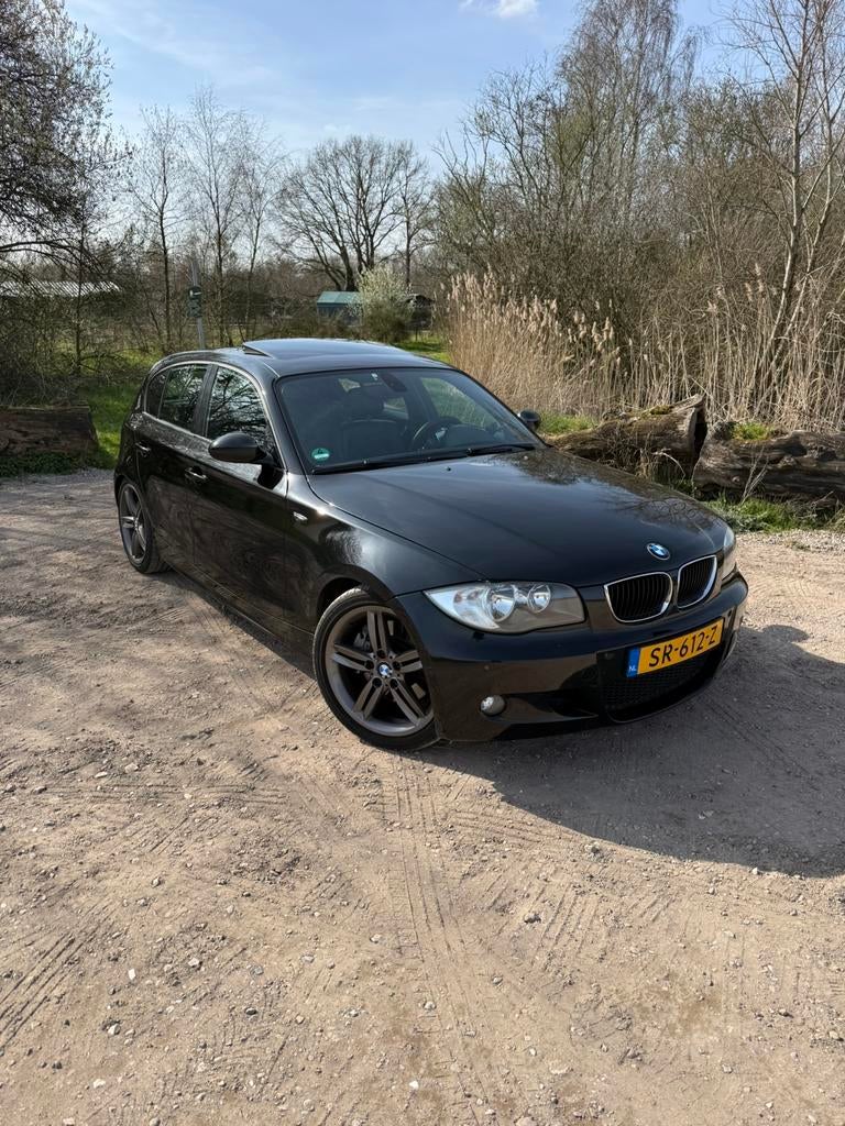 BMW E87 130i | Zwart | Dakje | Aut | 265PK, Achterwielaandrijving, Standkachel, 1200 kg, Particulier