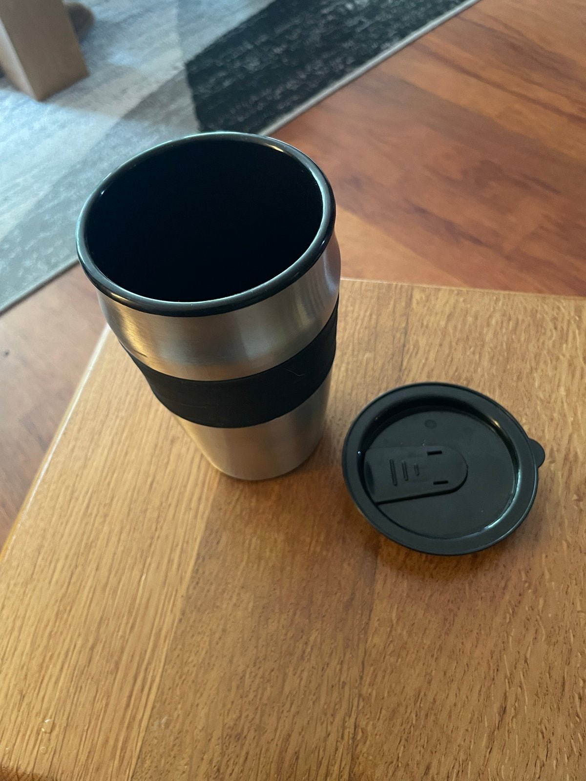 RVS Thermosbeker met Zwarte Grip en Deksel, Huis en Inrichting, Ophalen, Overige typen, Zilver, Zo goed als nieuw