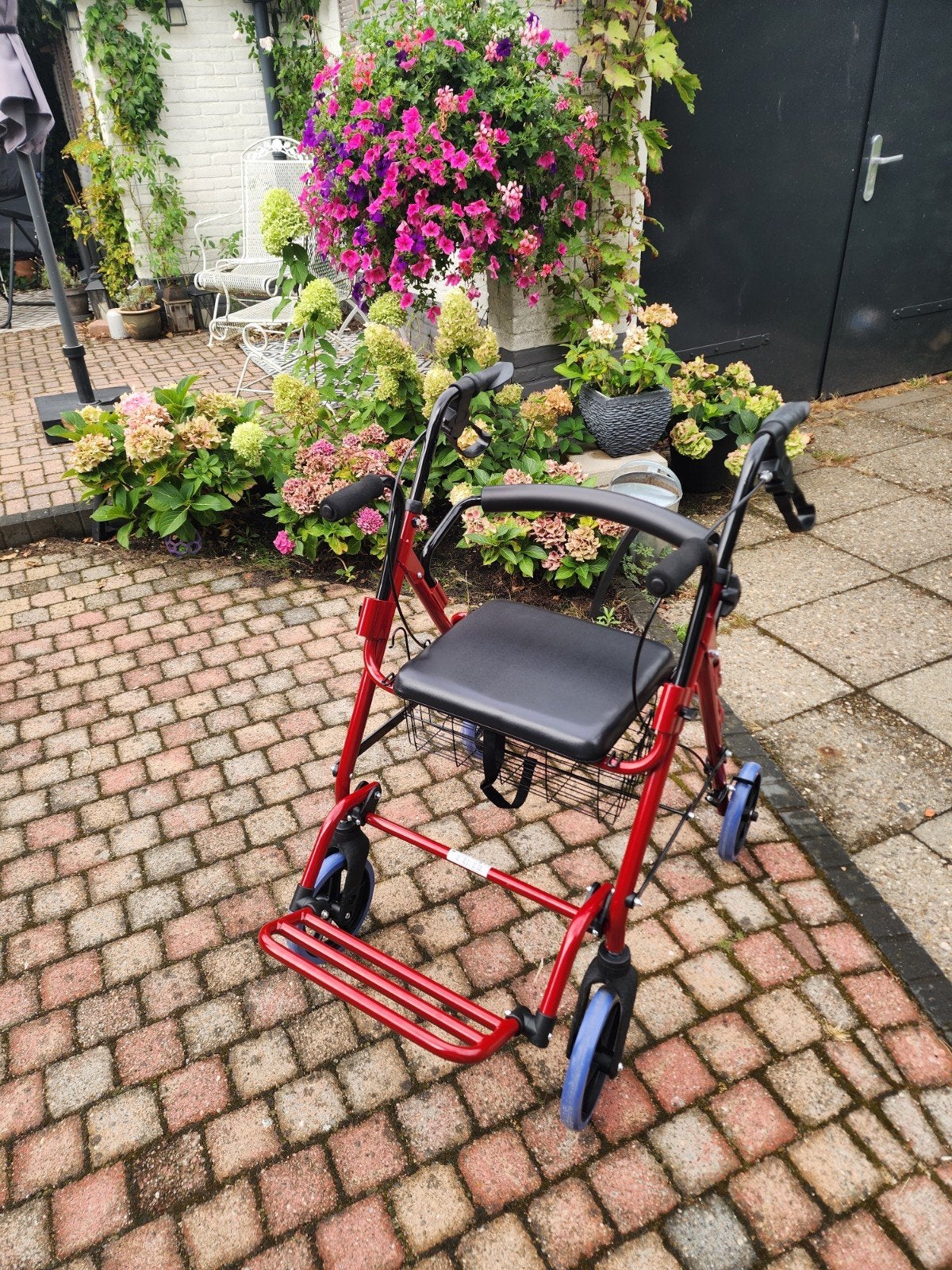 Gloednieuwe lichtgewicht 2 in 1 rollator- rolstoel, Ophalen of Verzenden, Duwrolstoel