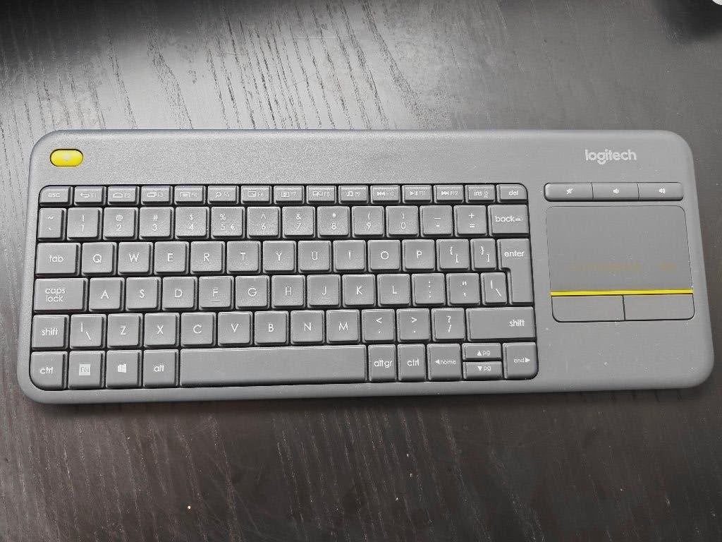 Logitech K400 plus Bluetooth Toetsenbord met touchpad, Ophalen, Logitech, HP, Zo goed als nieuw, Draadloos