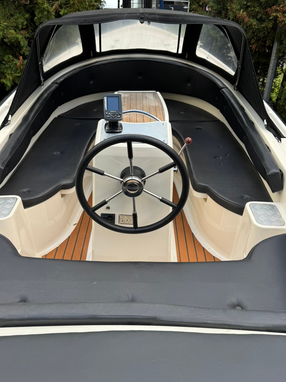 Foto 22 van ZGAN! Corsiva 560 + 20pk Mercury VOL OPTIE! Teak Bunkussen
