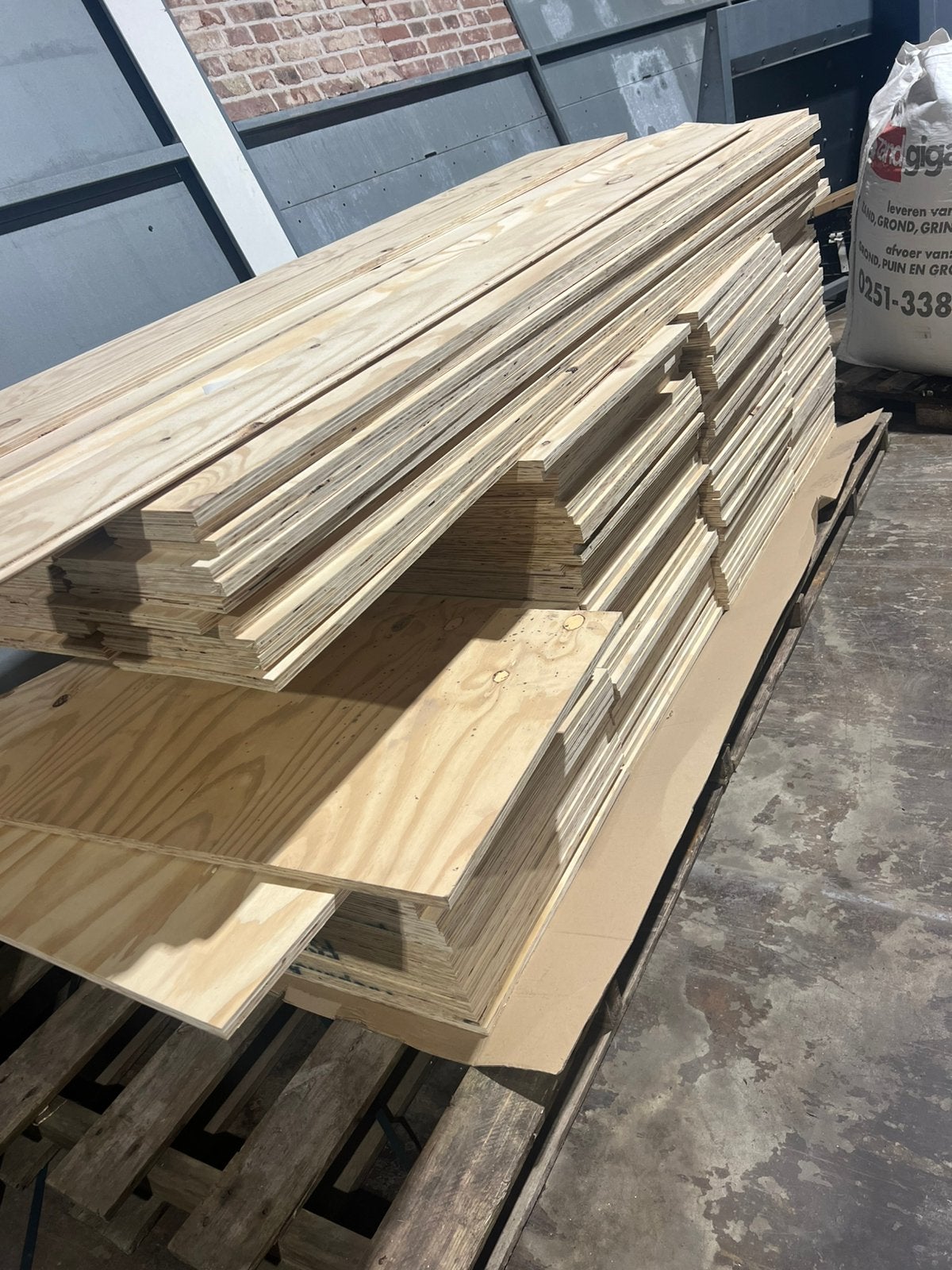Elliot pine multiplex gezaagd nieuw €1.430, Minder dan 25 mm, Ophalen of Verzenden, Zo goed als nieuw, Plank