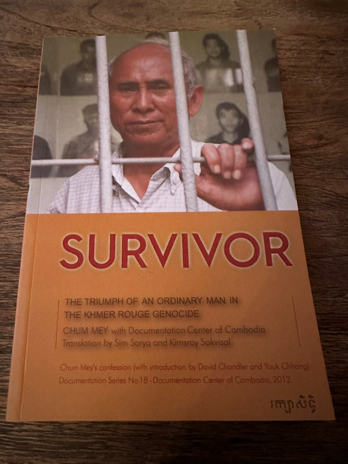 Survivor: De triomf van een gewone man in de Rode Khmer, Boeken, Ophalen of Verzenden, Zo goed als nieuw, Politiek