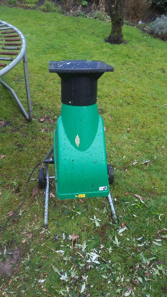 Hakselaar versnipperaar 2500 watt te huur ook icm Kliko huur, Ophalen, Zo goed als nieuw, Elektrisch, AL-KO