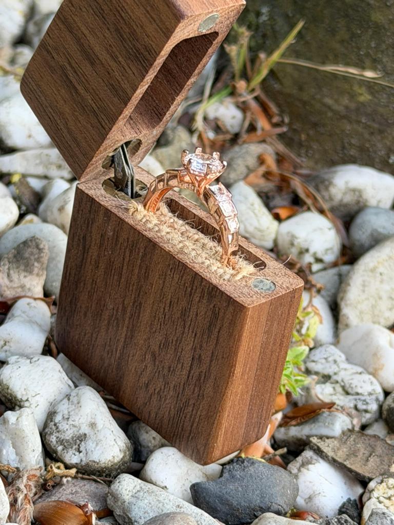 Houten Ringdoosje, Overige materialen, Bruin, Ophalen of Verzenden, Dame of Heer
