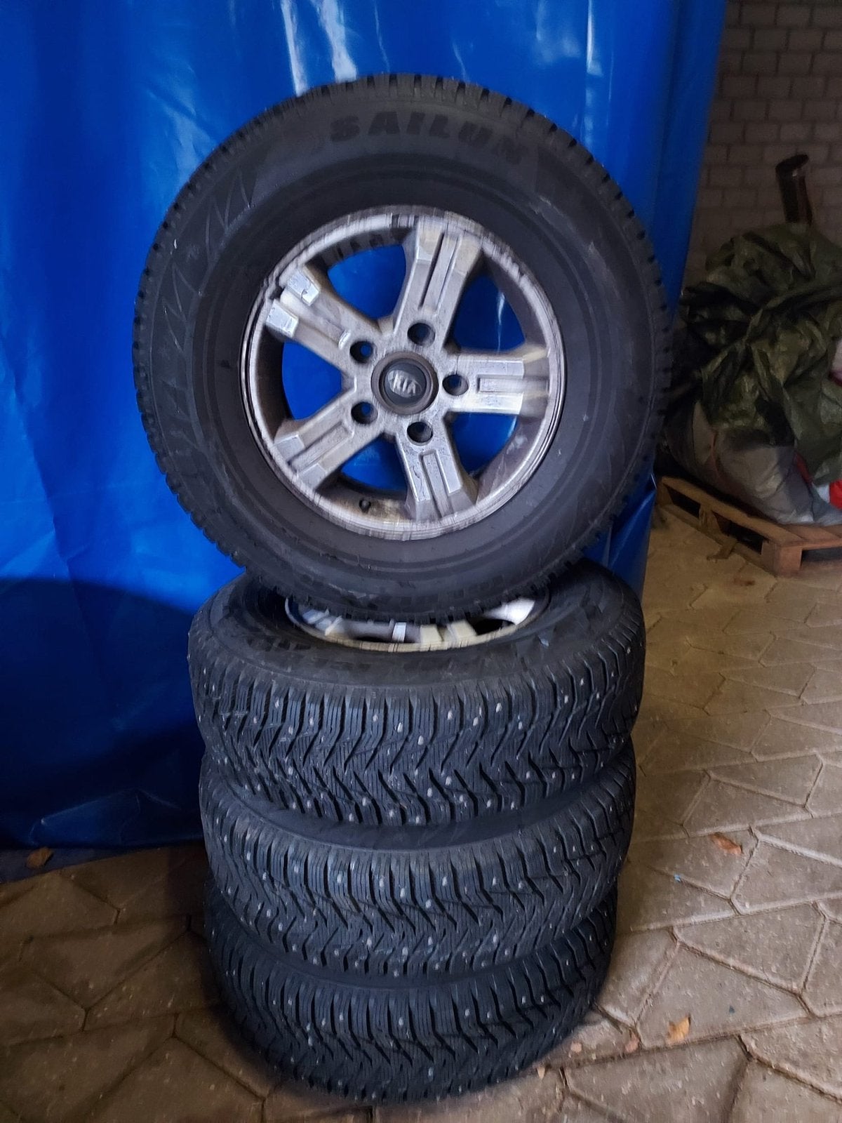 Set Winterbanden met spikes, Auto-onderdelen, Banden en Velgen, Ophalen, 16 inch, Winterbanden, Banden en Velgen