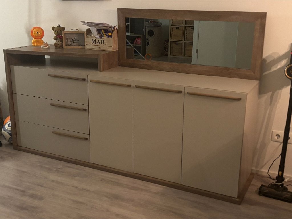 Hele mooi bijna nieuw Alfemo salonkast 20 euro, Huis en Inrichting, Ophalen, Zo goed als nieuw