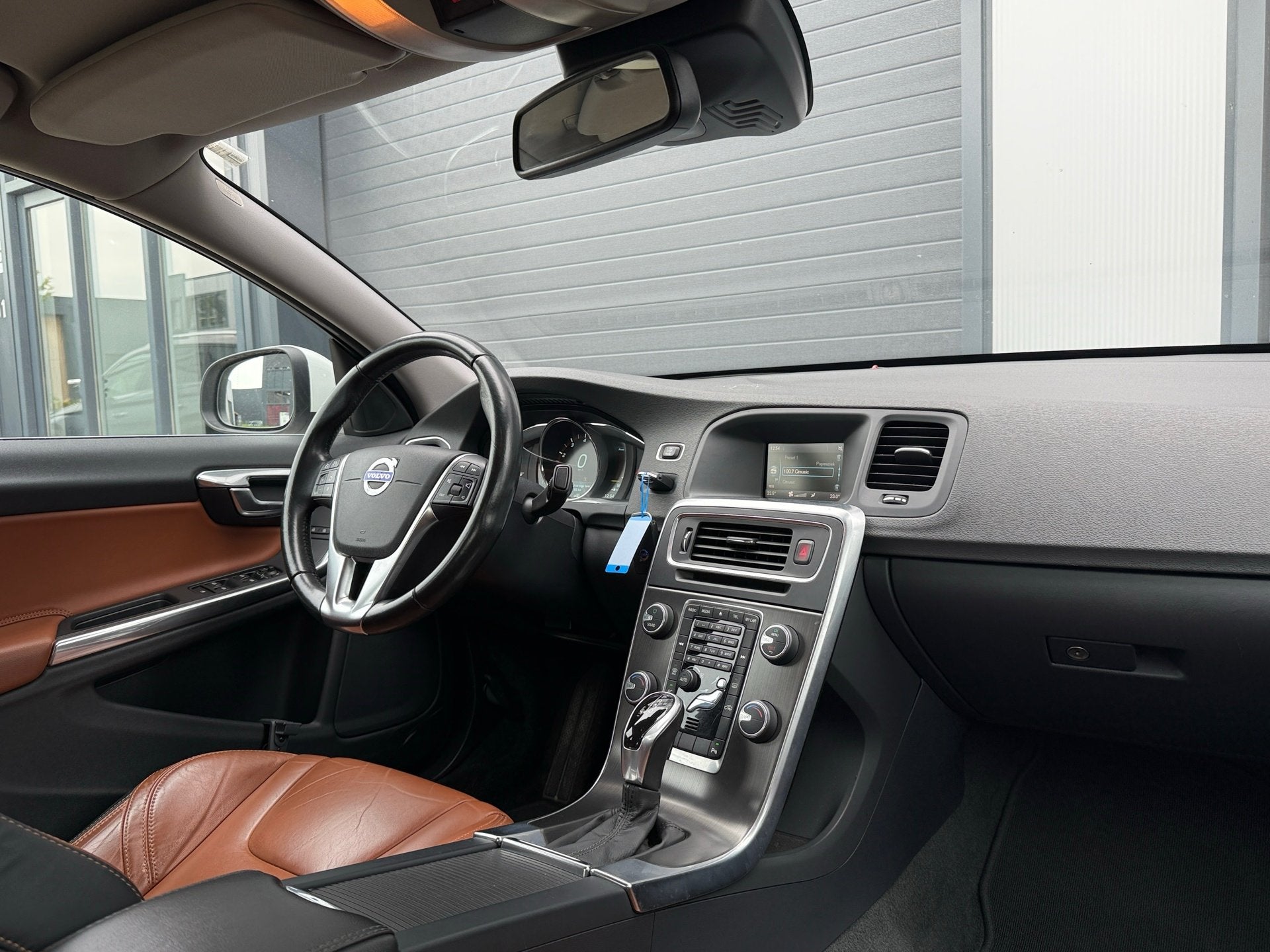 Volvo S60 1.6 T3 R-Design / AUTOMAAT / LEDEREN BEKLEDING, Auto's, 15 km/l, Gebruikt, 4 cilinders, 150 pk