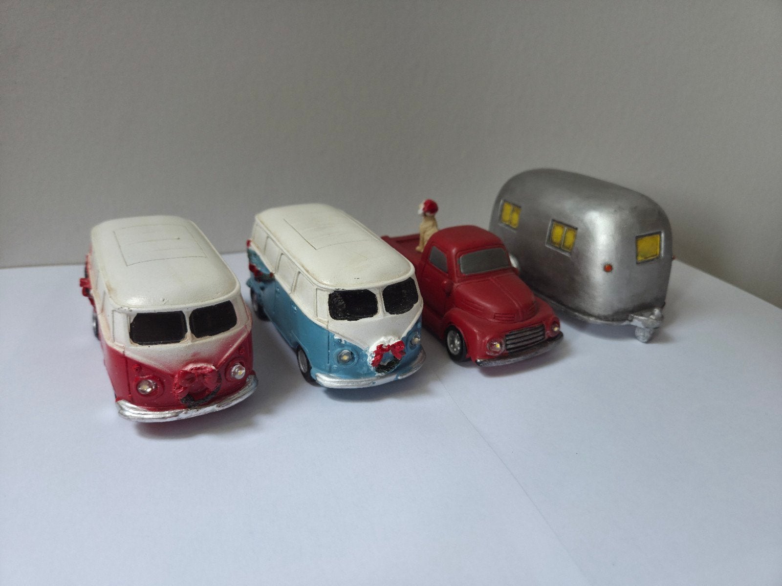 3 auto's, 1 caravan. Voor kerstdorp met verlichting, Ophalen of Verzenden, Zo goed als nieuw