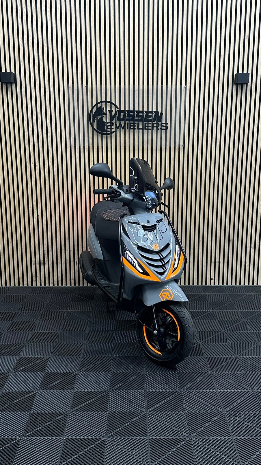 Piaggio zip | Nardo grey & Orange Edition | 2021 | 3200 KM, Maximaal 45 km/u, Zip, Zo goed als nieuw, Benzine