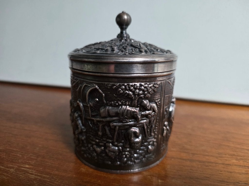 Vintage verzilverde theebus met Oud-Hollandse taferelen,, Ophalen of Verzenden