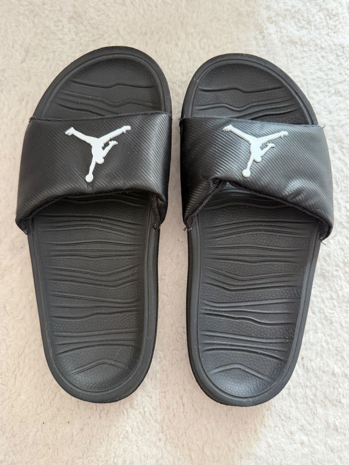 Jordan slippers maat 34/35, Kinderen en Baby's, Ophalen of Verzenden, Gebruikt, Jongen of Meisje, Schoenen