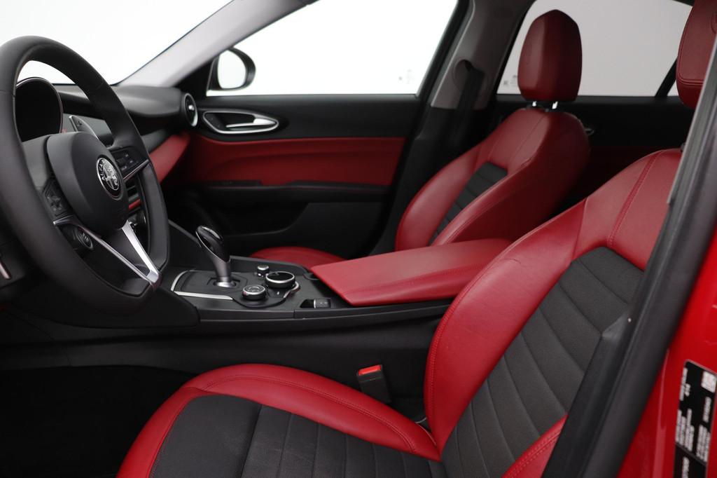 Alfa Romeo Giulia 2.0T Super | Trekhaak | Camera | Leder | K, Auto's, Automaat, 745 kg, Achterwielaandrijving, Euro 6
