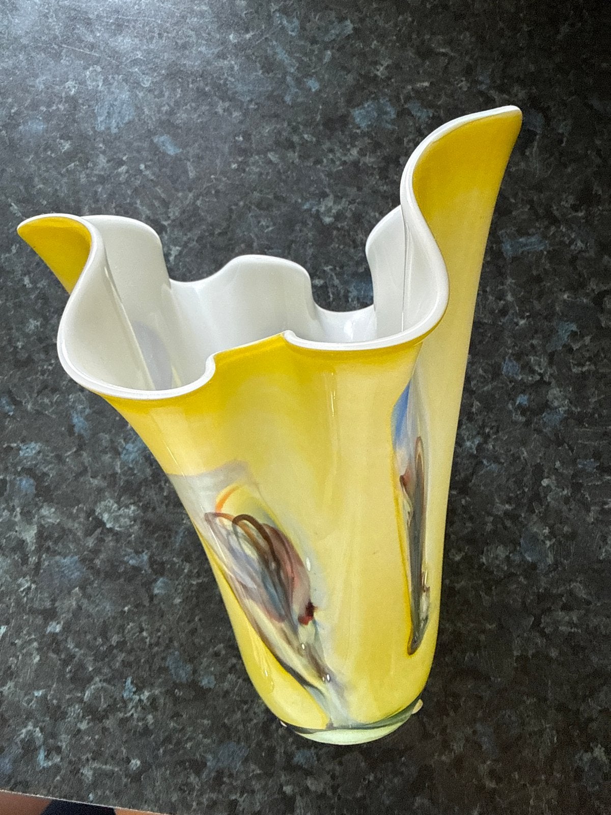 Decoratieve gele vaas met golvende rand, 16-24 cm hoog, Ophalen of Verzenden