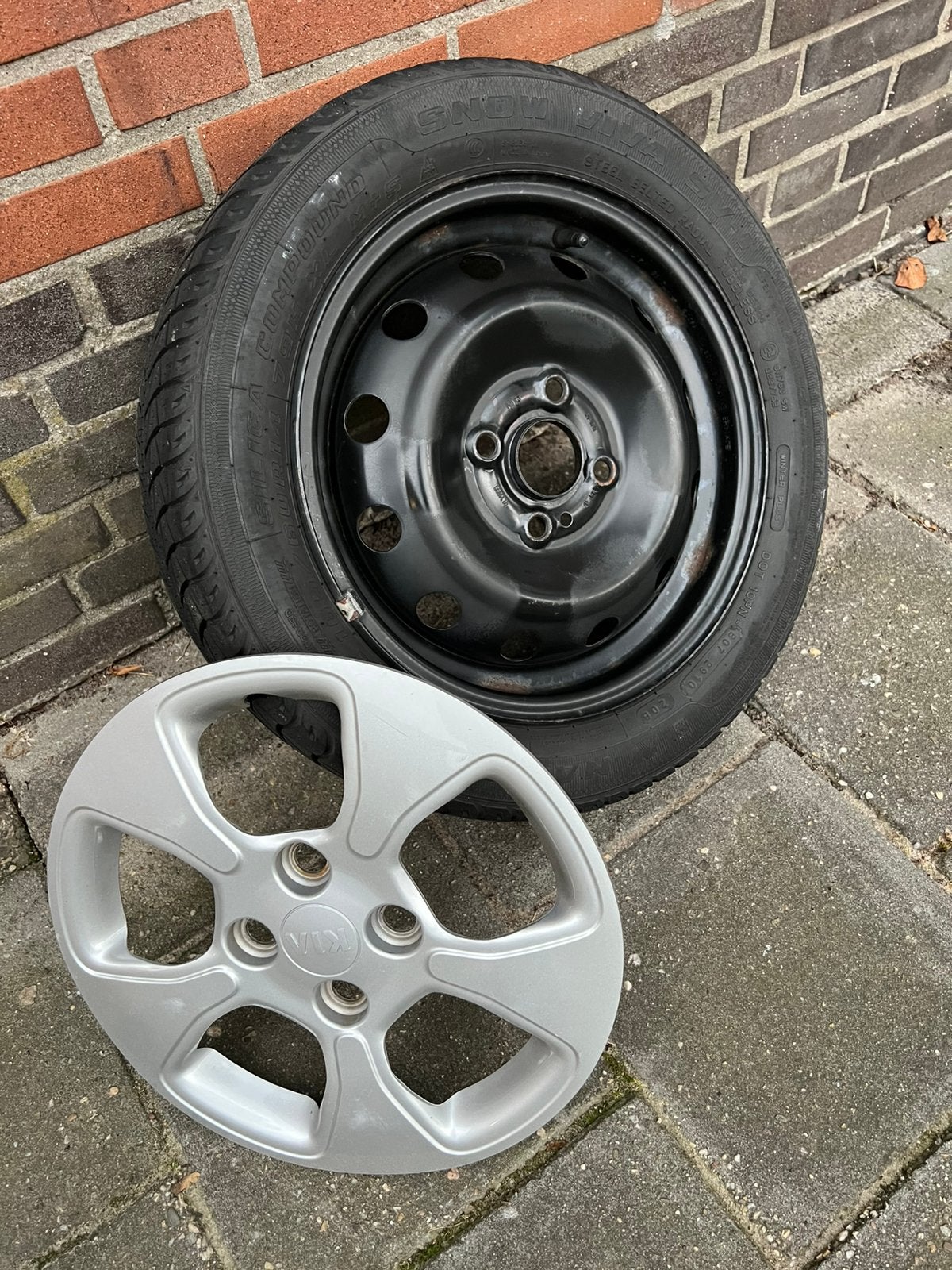 Set 4x stalen velg met winterbanden + sierdop Kia Picanto, Ophalen, Kia