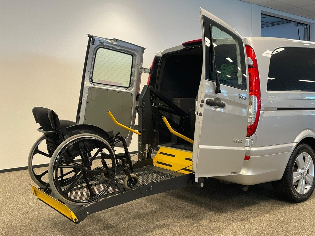 Mercedes-Benz Vito L2H1 Rolstoelbus Automaat, Auto's, Bestelauto's, Automaat, Gebruikt, 4 cilinders, 4 stoelen
