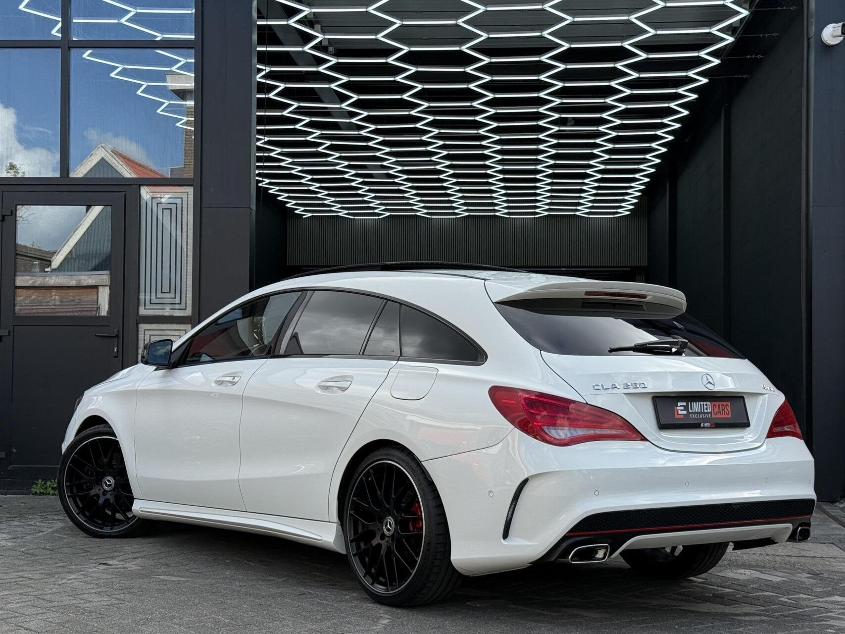 Mercedes CLA-klasse Shooting Brake 250 4MATIC SPORT, Auto's, Automaat, CLA, 15 km/l, Gebruikt
