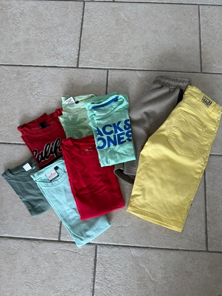 Kledingpakket jongens (8stks) 146/152 shirts en korte broek, Ophalen of Verzenden, Zo goed als nieuw, Maat 146