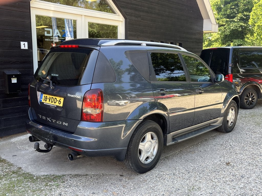 SsangYong Rexton RX 270 Xdi s Aut/Ecc/Leer/3200Kg trekgewich, Automaat, Gebruikt, Zwart, Stoelverwarming