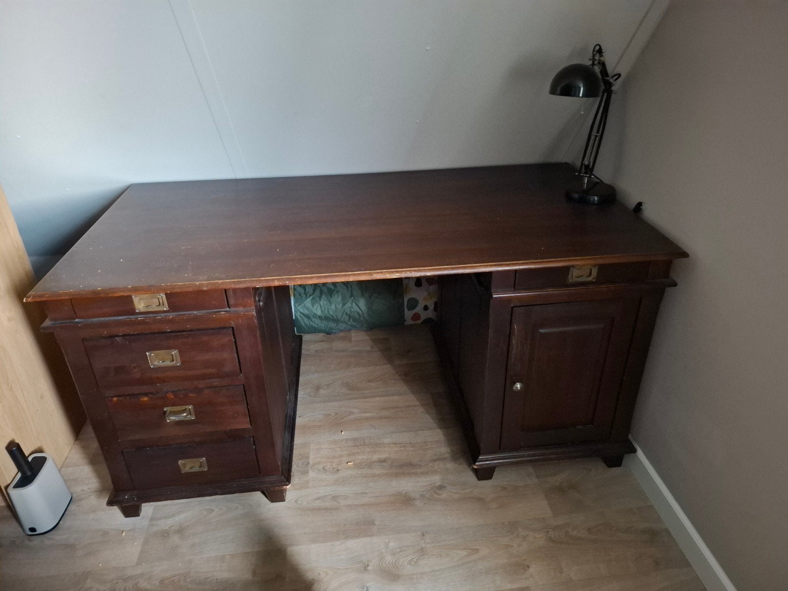 Klassiek bureau met beschadigingen - opknapper, Ophalen, Met lades, Gebruikt, Hout