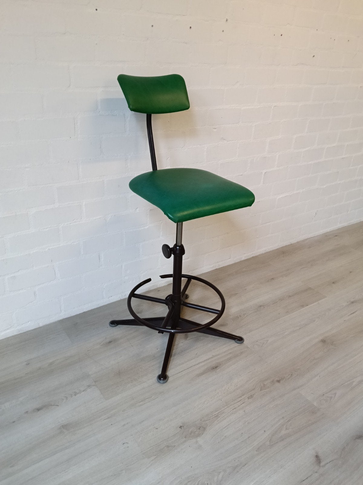 Ahrend de Cirkel, Vintage Groene Werkkruk, Verstelbaar, Huis en Inrichting, Ophalen, In hoogte verstelbaar, Kunststof, Gebruikt