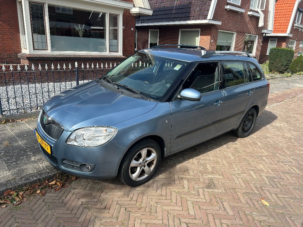 Skoda Fabia 1.6 16V 77KW Combi AUT 2008 Blauw, Stof, 4 cilinders, Blauw, 49 €/maand