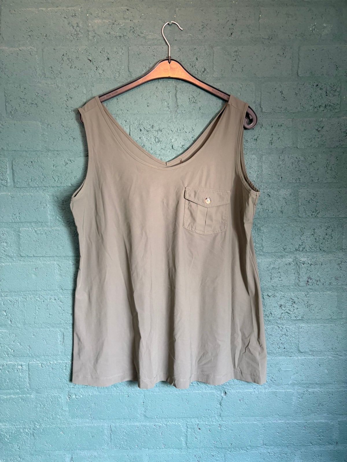 +Basics top maat 46 – saliegroen/khaki, Maat 46/48 (XL) of groter, Ophalen of Verzenden, Zo goed als nieuw, Zonder mouw