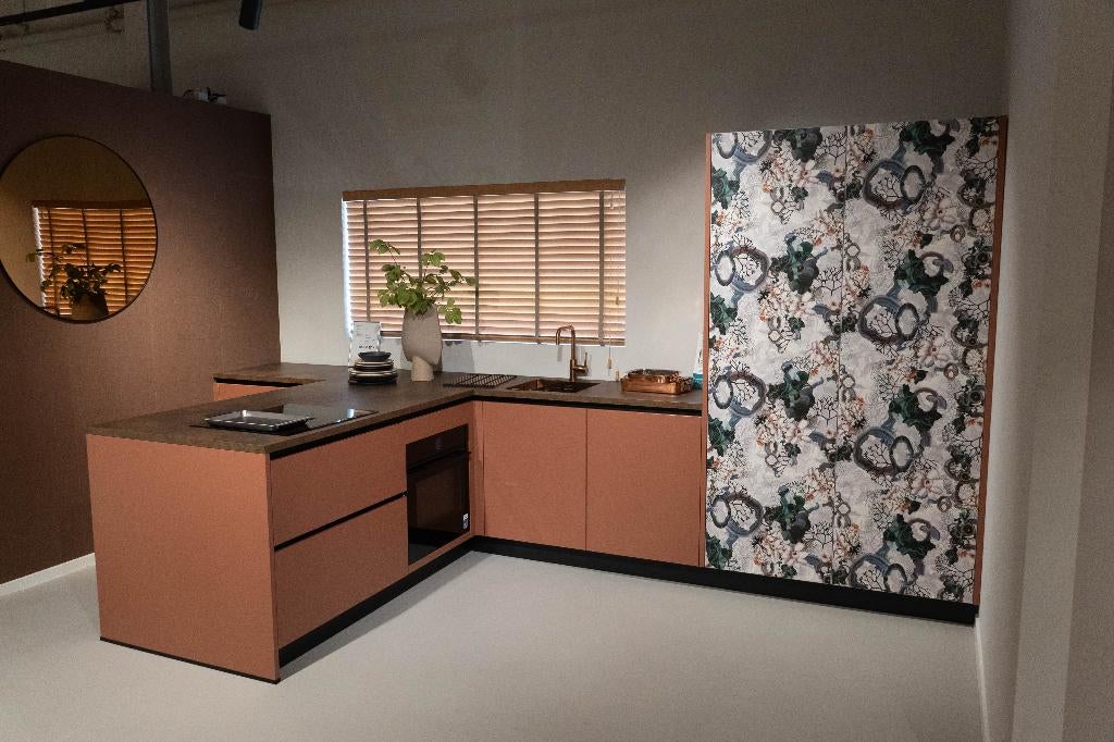 Unieke showroom keuken met design fronten, Huis en Inrichting, Keuken | Complete keukens, Ophalen, Nieuw, Enkelwandige keuken