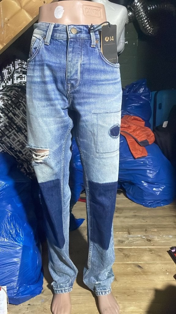 Nieuwe Anti Blue patchwork jeans met scheur maat 42 / XL, Ophalen of Verzenden, Nieuw, Blauw, W33 - W36 (confectie 42/44)