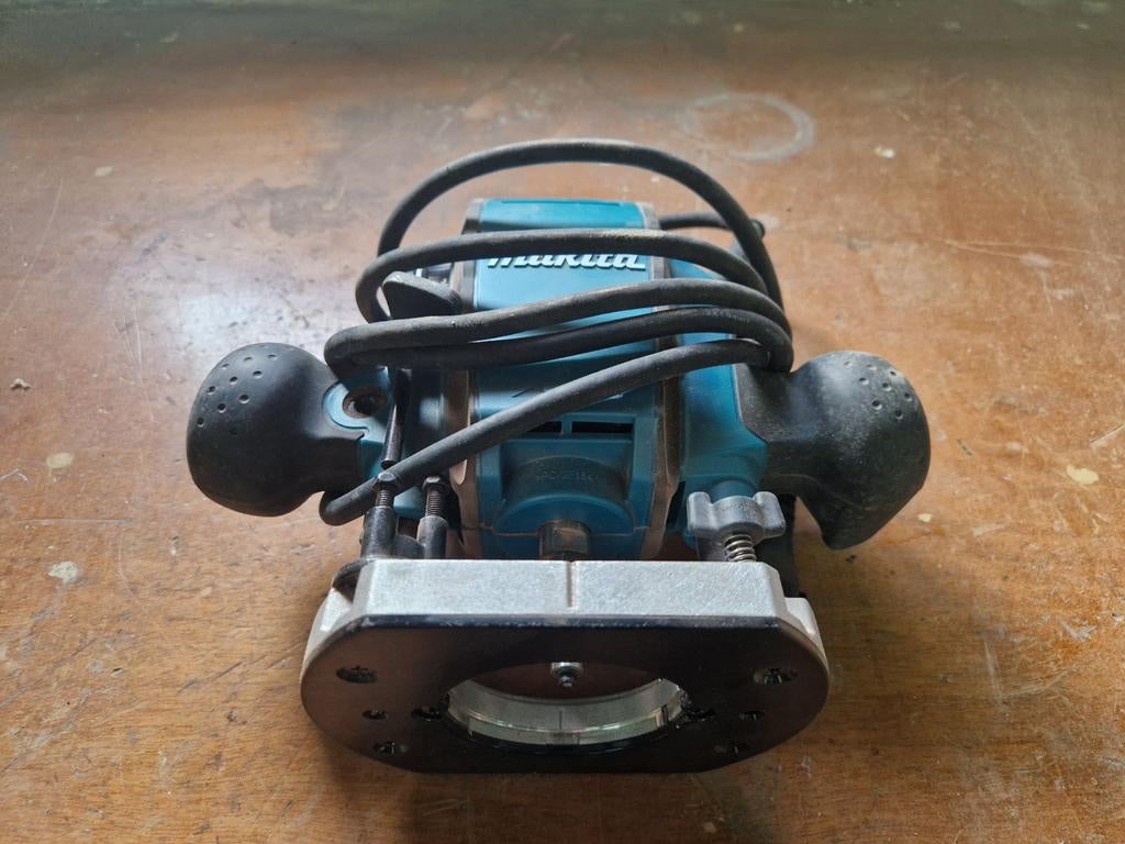 Makita bovenfrees RP0900, Ophalen, Gebruikt, Elektrisch, Makita
