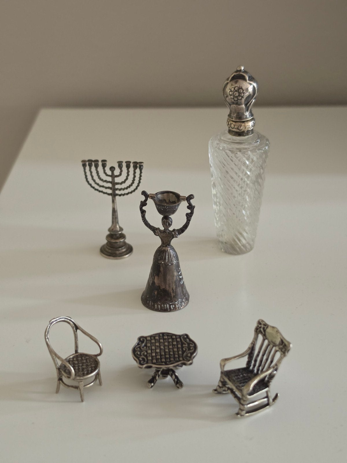Miniatuur zilveren ornamenten en parfumflesje, Ophalen of Verzenden, Zilver