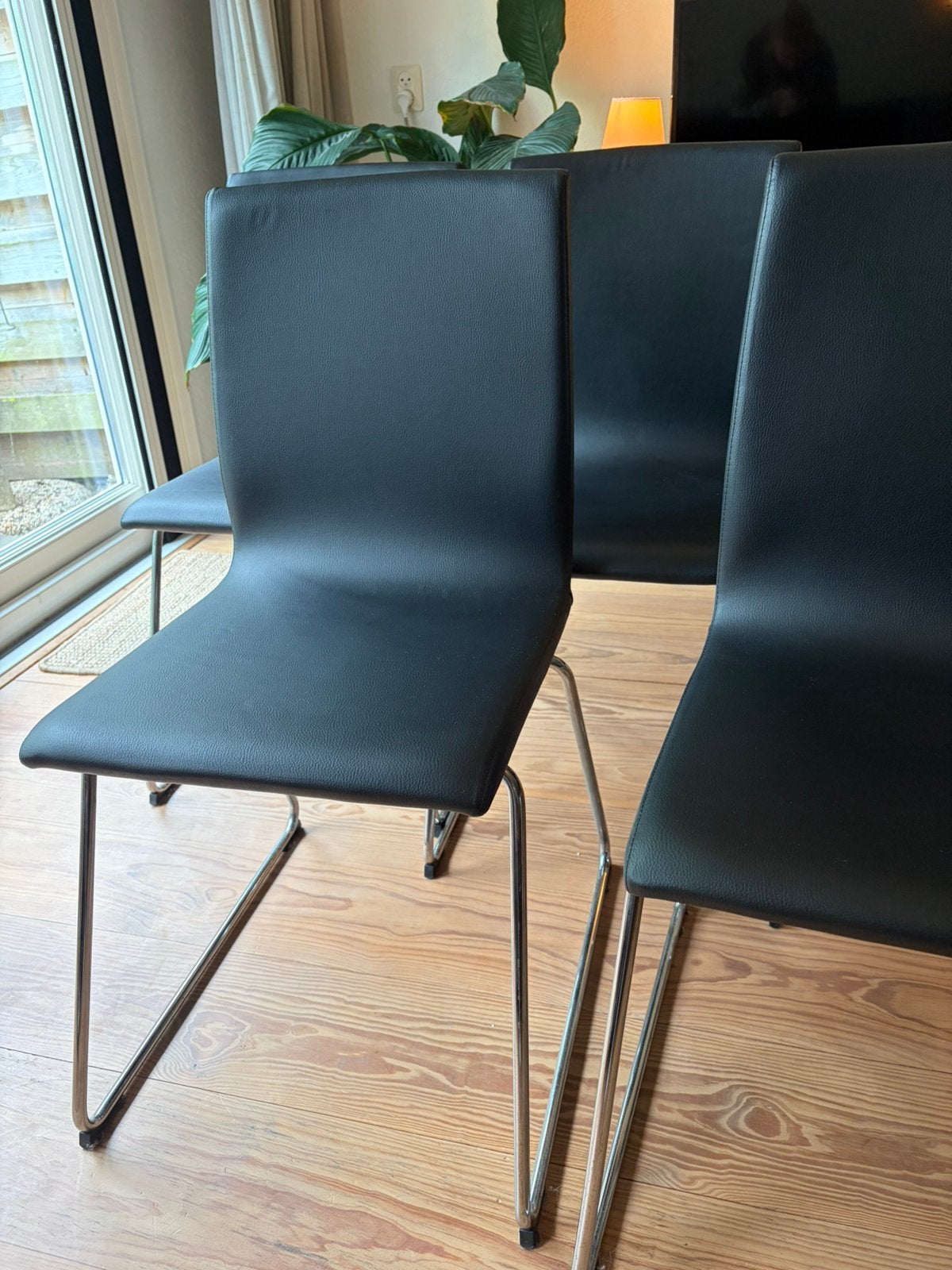 Prachtige zwarte eetkamer stoelen Ikea (4x), Huis en Inrichting, Stoelen, Ophalen, Overige materialen, Gebruikt, Zwart