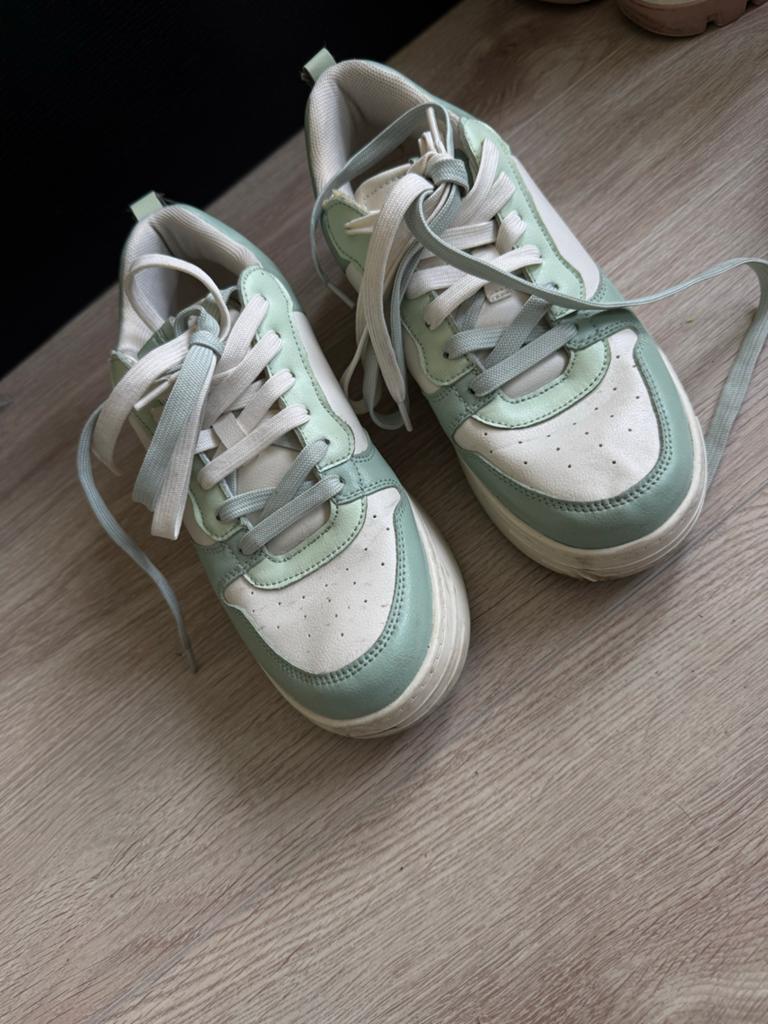 Pull & Bear Sneakers - Maat 37, Ophalen of Verzenden, Gedragen, Groen, Sneakers of Gympen