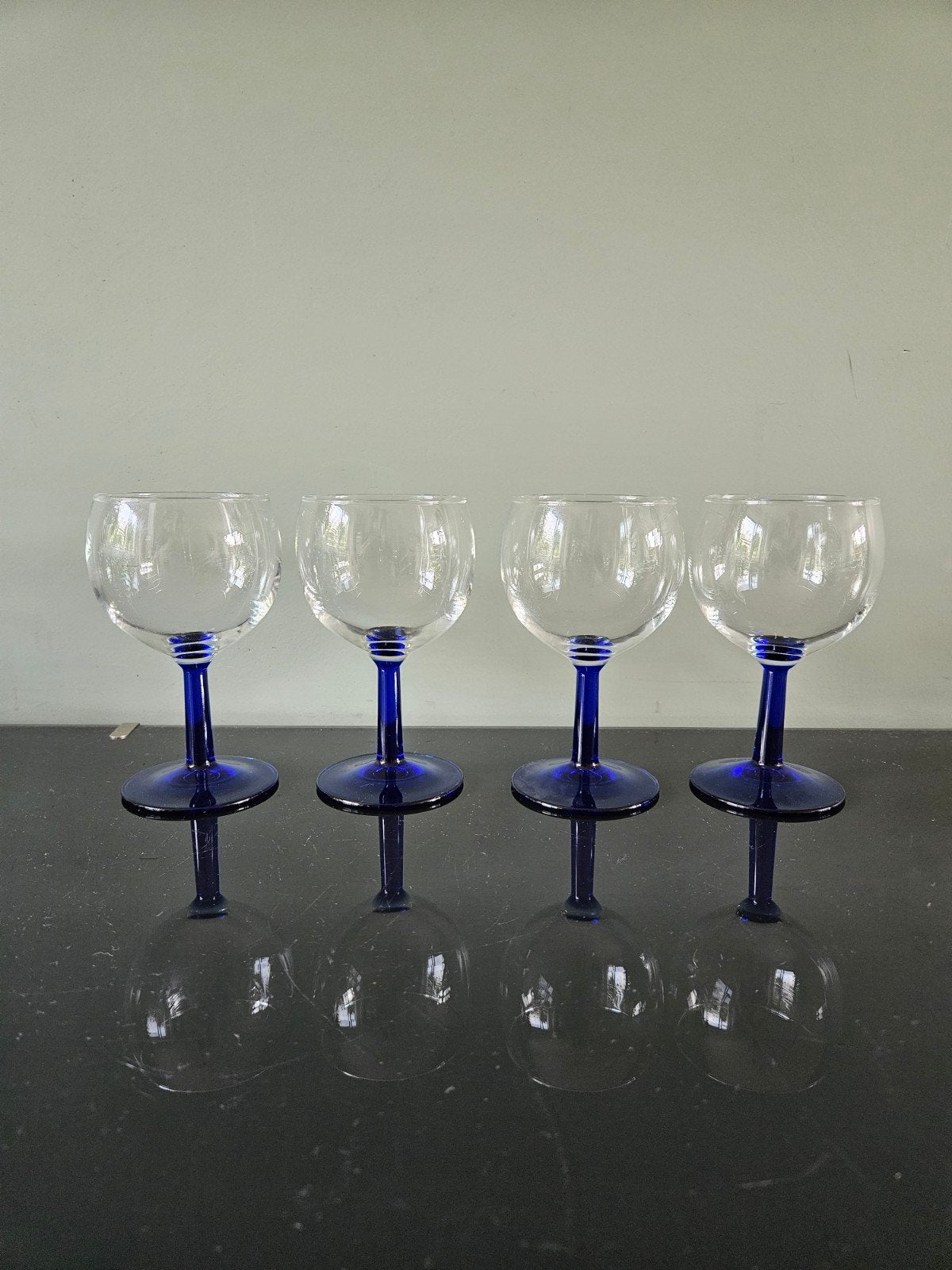 Set 4x Luminarc wijnglas blauwe voet, Ophalen of Verzenden, Zo goed als nieuw, Overige typen