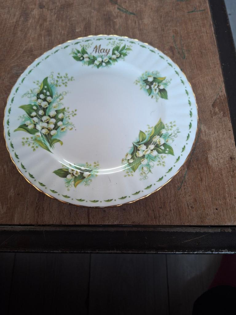 Royal Albert 'May' Gebaksbordjes - Lelietjes-van-dalen, Antiek en Kunst, Antiek | Servies los, Ophalen of Verzenden