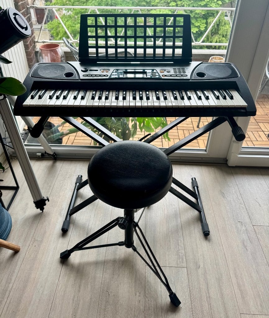 Yamaha Keyboard met kruk - ophalen in Nijmegen, Muziek en Instrumenten, Keyboards, Ophalen, Yamaha, Met standaard, 61 toetsen