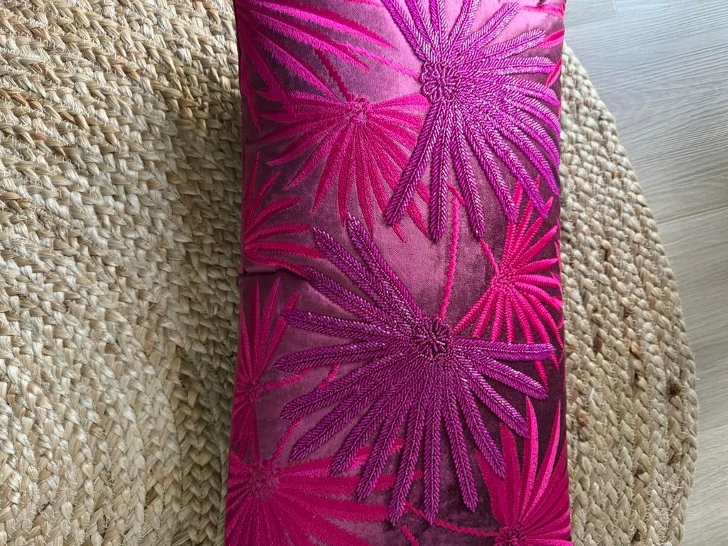 Colmore fuchsia kussen met borduursel, Ophalen of Verzenden, Nieuw, Roze, Vierkant